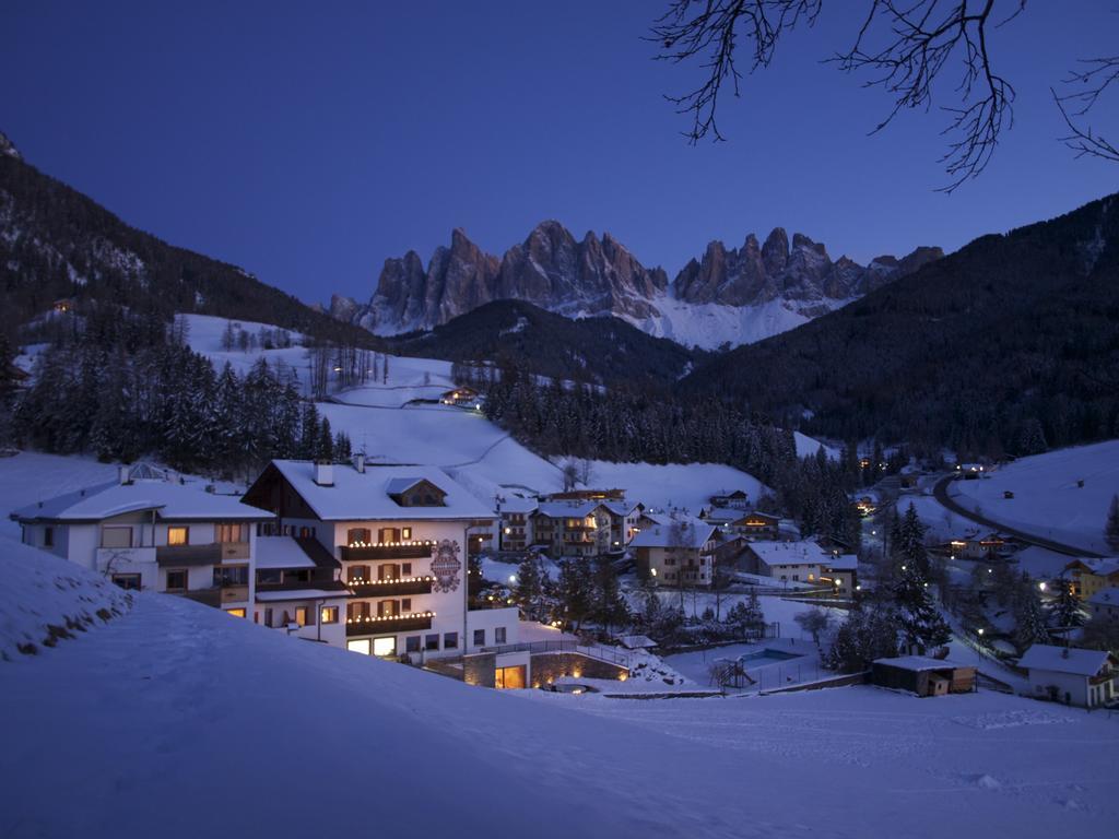 Hotel Tyrol Фунес Экстерьер фото