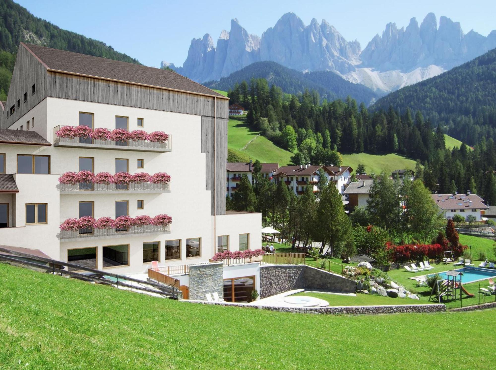 Hotel Tyrol Фунес Экстерьер фото