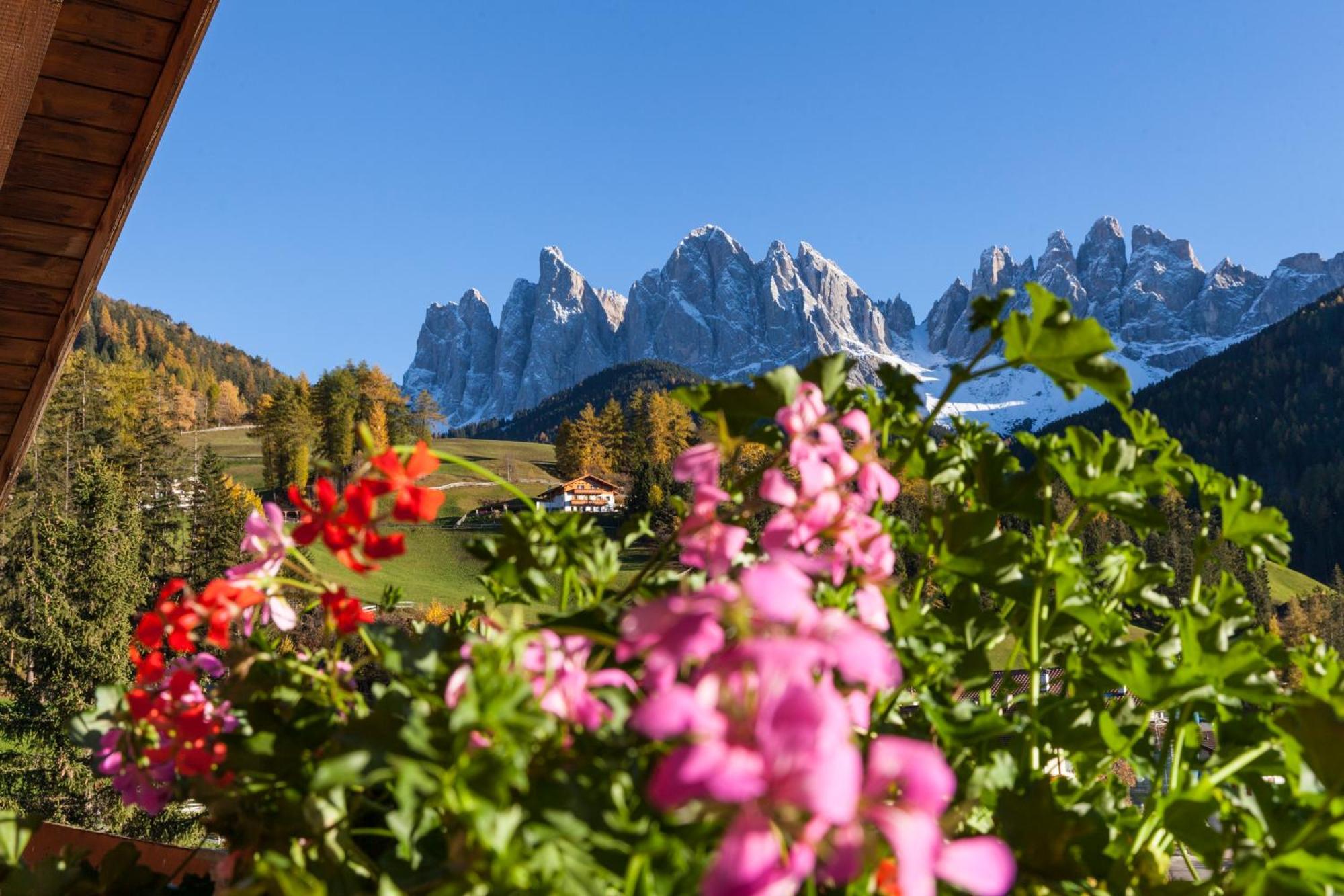 Hotel Tyrol Фунес Экстерьер фото