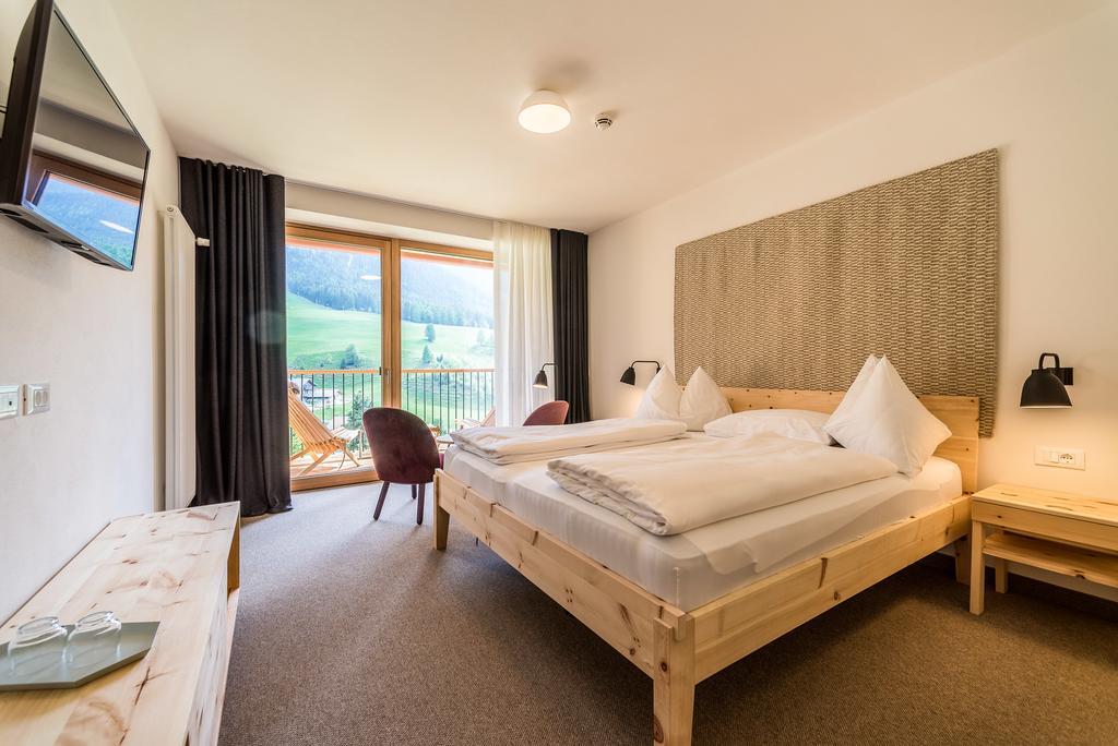 Hotel Tyrol Фунес Экстерьер фото