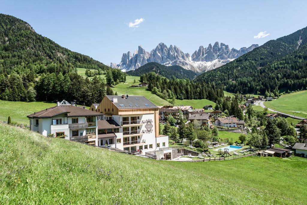 Hotel Tyrol Фунес Экстерьер фото